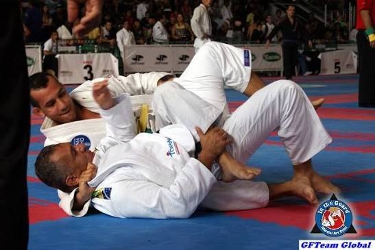 Julio César lutando em campeonato IBJJF